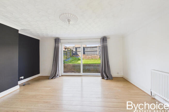 CAM05454G0-PR0150-STILL013