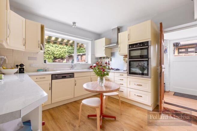 Onslow Gardens, Sanderstead photo 4