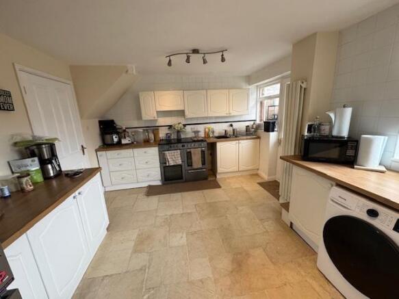 KITCHEN/BREAKFAST ROOM