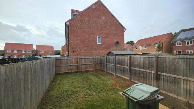 2 bed Semi-Detached to rent Image 12