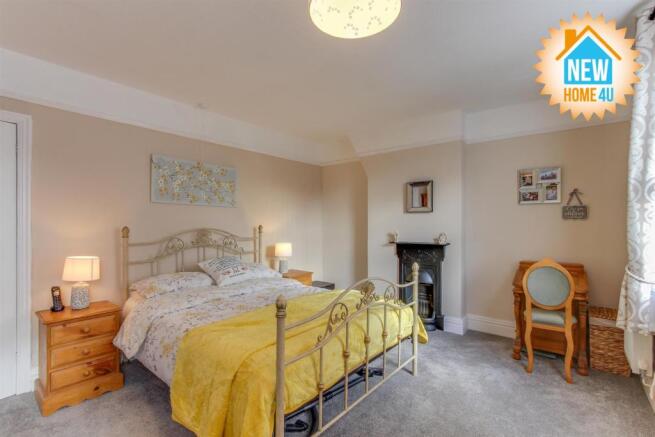 MAIN BEDROOM: