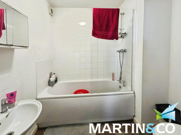 2 bed Apartment for sale Image 11