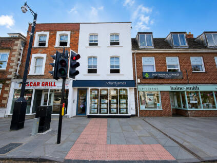 High Street, Royal Wootton Bassett, SN4