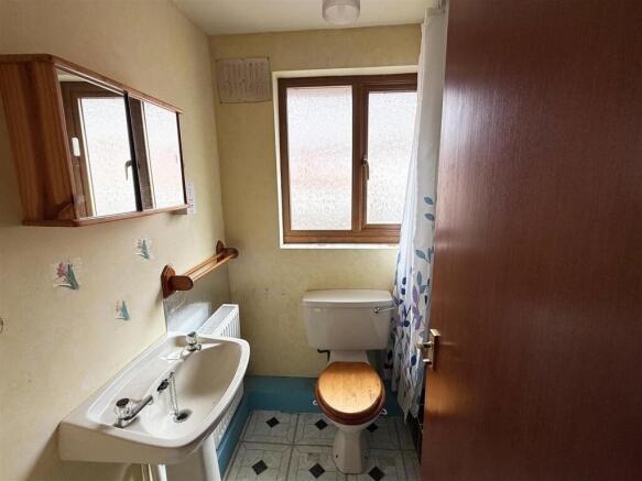 SHOWER ROOM