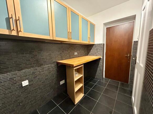 5 bed Detached for sale Image 6