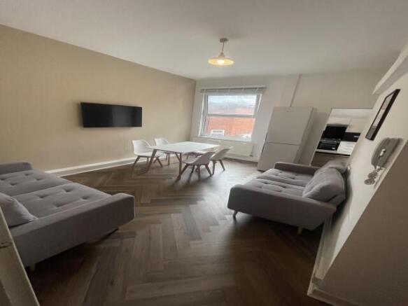5 bed Not Specified to rent Image 8