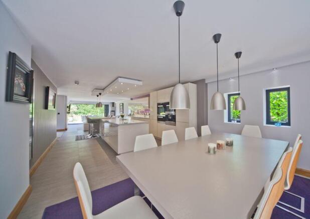 KITCHEN DINING AREA