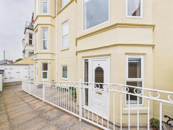2 bed Flat for sale Image 11