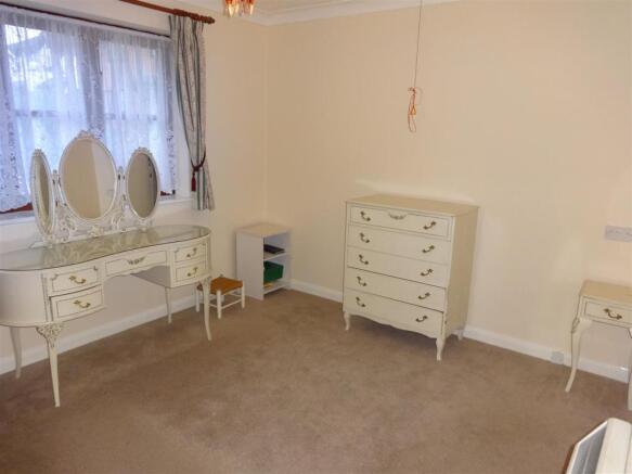 MAIN BEDROOM