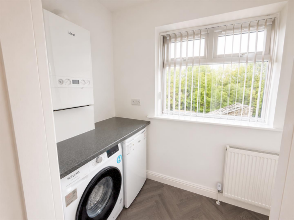 2 bed End of Terrace to rent Image 4