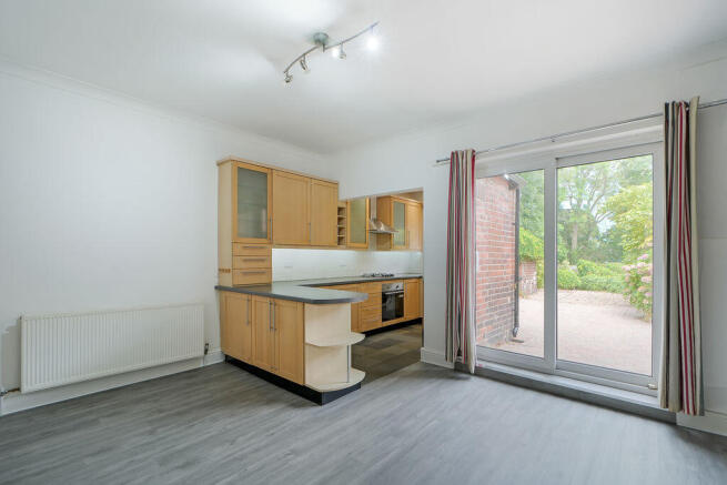 5 bed Terraced to rent Image 6