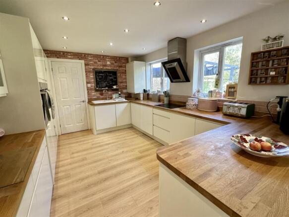 dining/kitchen
