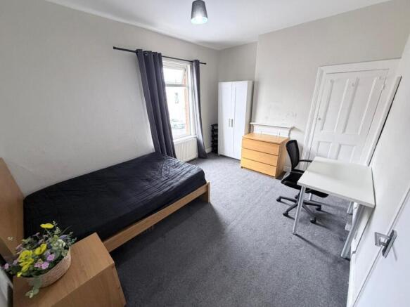 4 bed Terraced to rent Image 8