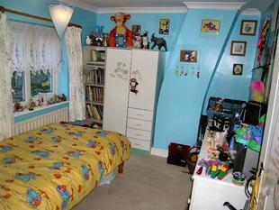 BEDROOM 2