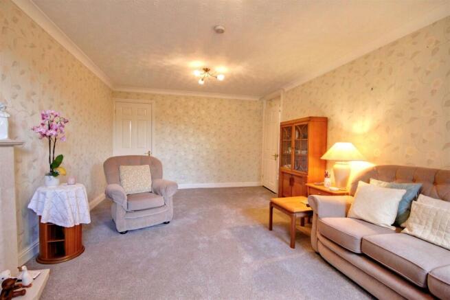 2 bed Apartment for sale Image 5