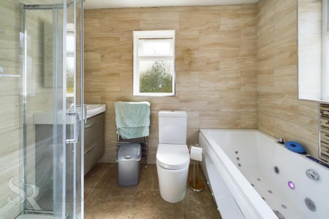 En-Suite Bathroom