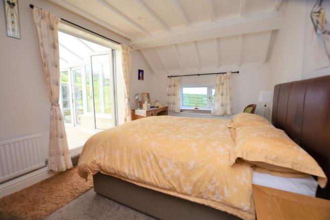 Bedroom 1.JPG