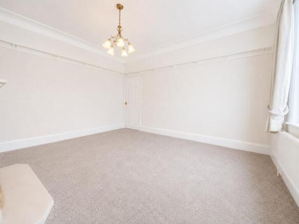 3 bed Semi-Detached to rent Image 11