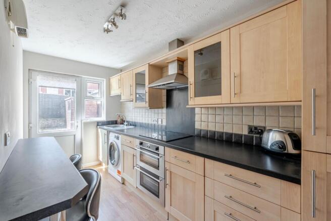 1 bed Flat for sale Image 2