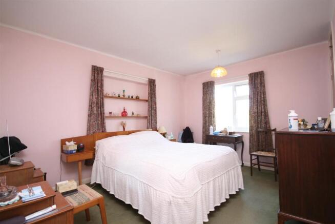 Bedroom..JPG