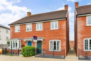 7, Pearmain Parade, Waterlooville PO7 3AJ