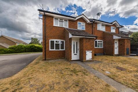 Ryves Avenue, Yateley, Hampshire, GU46