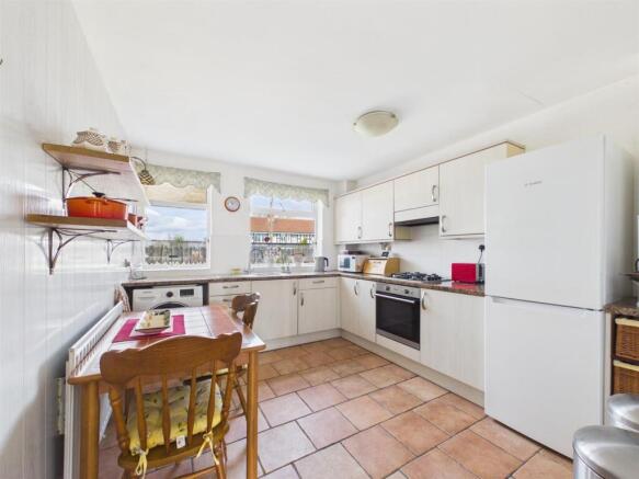 kitchen 1.jpg