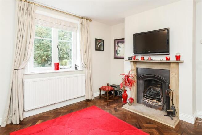 8313991-interior11.jpg