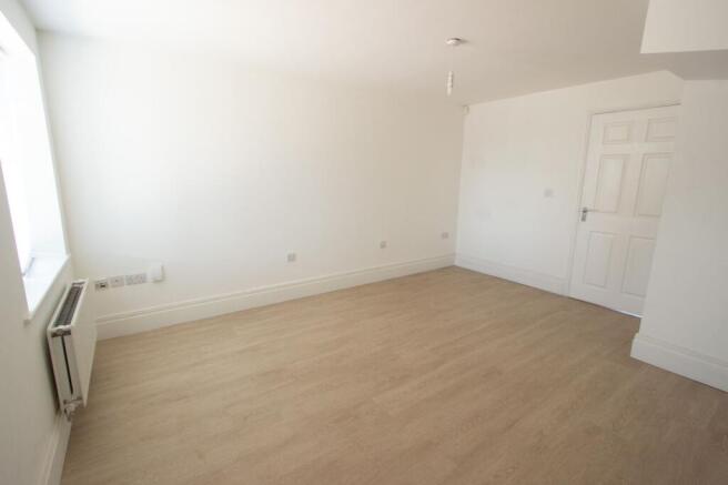 3 bed Semi-Detached to rent Image 5