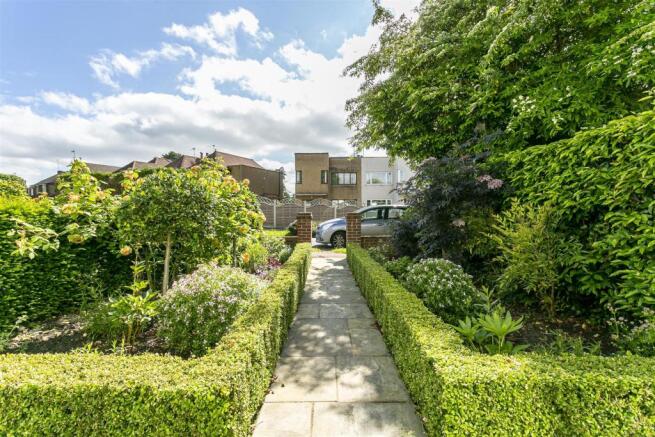 house-duncan-road-burgh-heath-113.jpg