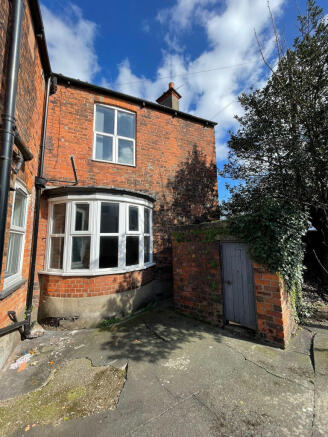 4 bed House to rent Image 6