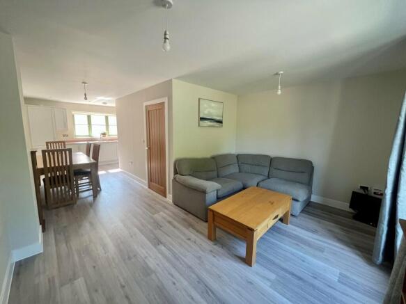 Open plan sitting ro