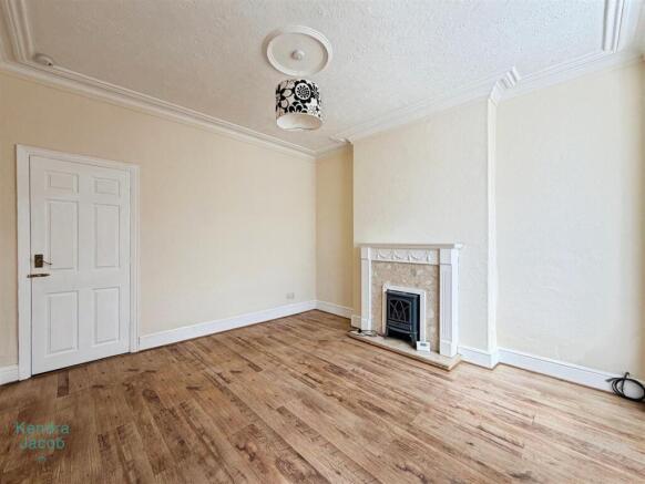 3 bed Semi-Detached for sale Image 5
