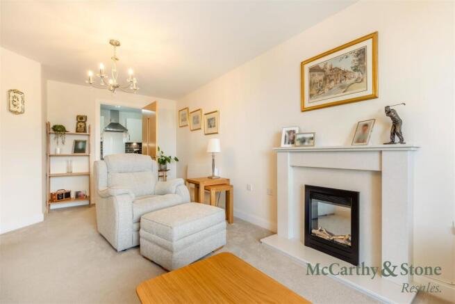 2 bed Apartment for sale Image 4