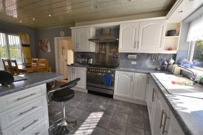 KITCHEN / DINER