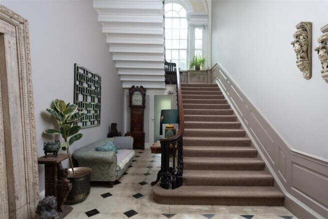 9 bed House for sale Image 4