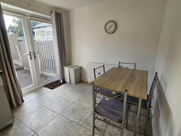 2 bed Town House to rent Image 5