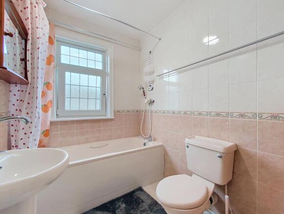 3 bed Semi-Detached to rent Image 10
