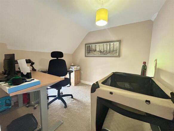 3 bed Terraced to rent Image 12