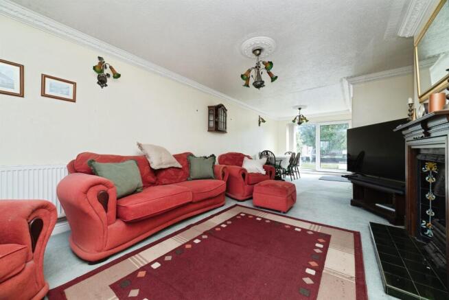 3 bed Bungalow for sale Image 4