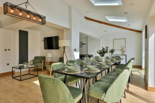 6 bed Detached for sale Image 8