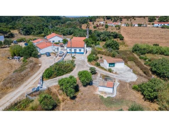 Farm with 10.448 sqm, 2 villas + 2 Plots, Aljezur