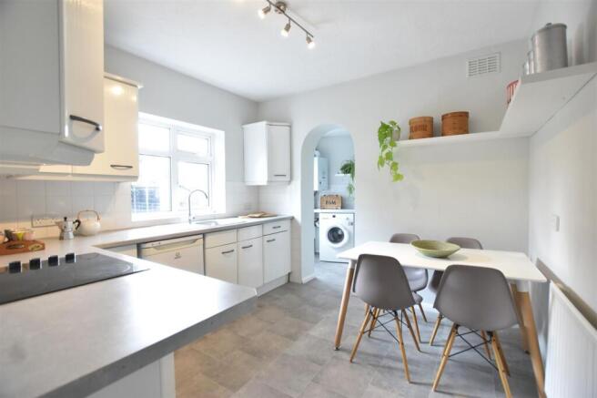 Hillside Road, Ashtead, KT21 photo 2