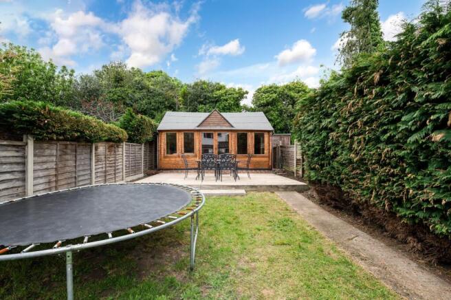 Parklawn Avenue, Epsom, KT18 photo 3