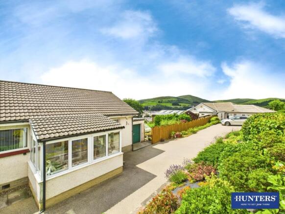Driveway/Front Garden