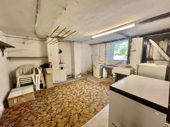 4 bed Semi-Detached for sale Image 7