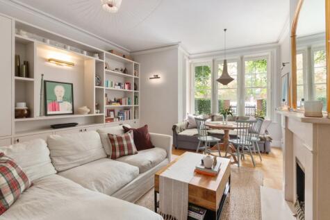 Esmond Gardens, South Parade, Bedford Park borders, Chiswick, W4