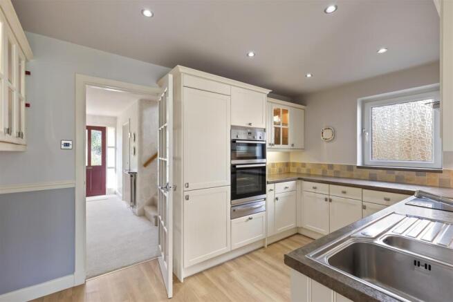 4 bed Semi-Detached for sale Image 7