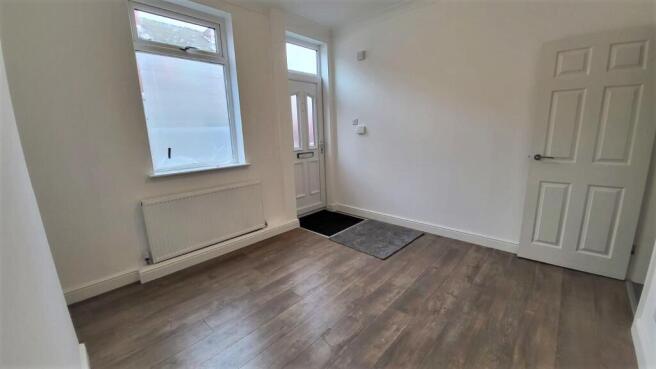 2 bed Terraced to rent Image 6
