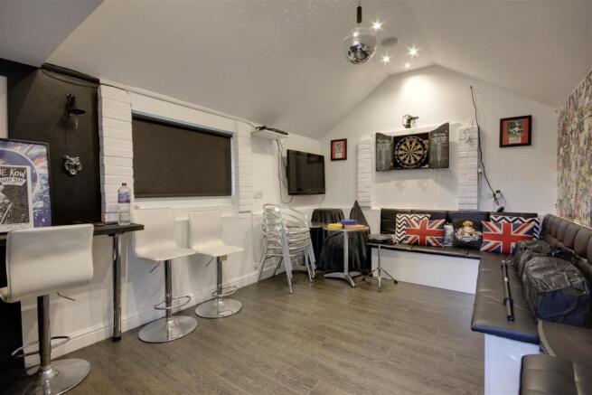 Bar/Entertaining